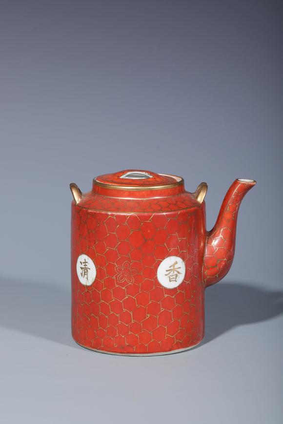 SEAVIEW AUCTIONS PTY LTDFine Chinese antique  20th  century coral red glaze golden water pot 