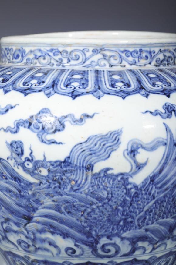 SEAVIEW AUCTIONS PTY LTD Fine Chinese antique 14th - 17th century blue and white jar