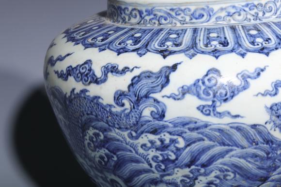 SEAVIEW AUCTIONS PTY LTD Fine Chinese antique 14th - 17th century blue and white jar