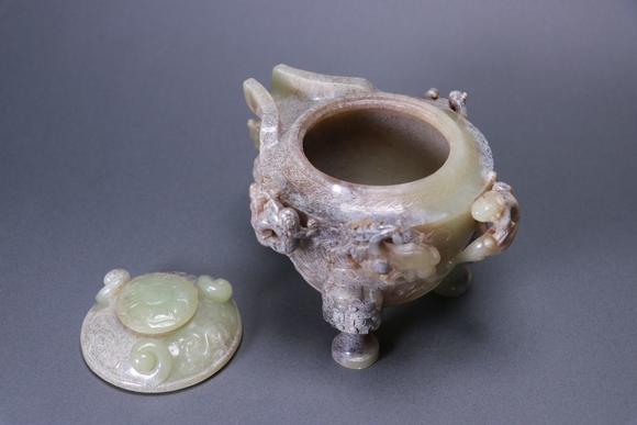 You Need 玉螭龍紋酒器 