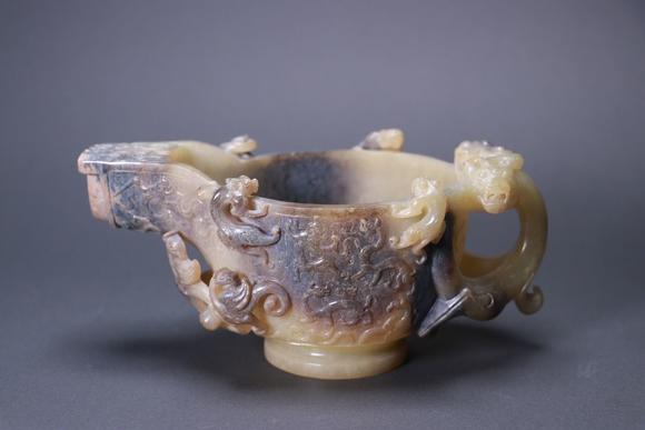 You Need 玉穿雲(yún)龍紋酒器 