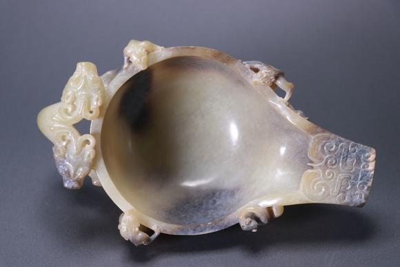 You Need 玉穿雲(yún)龍紋酒器 