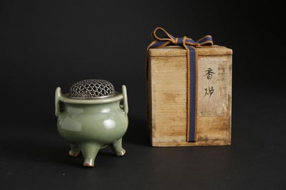 東京SAKURA拍賣（東京櫻花拍賣）明 龍泉三足耳爐