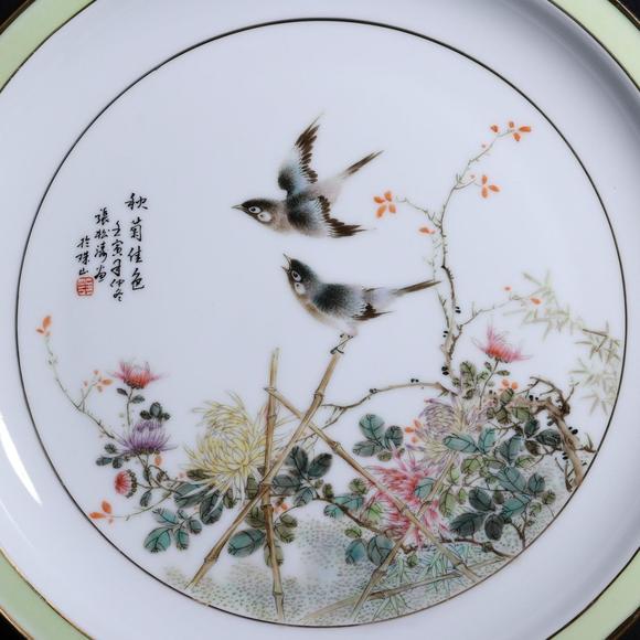 東京SAKURA拍賣（東京櫻花拍賣）1962年 張松濤手繪秋菊雨燕圖賞盤