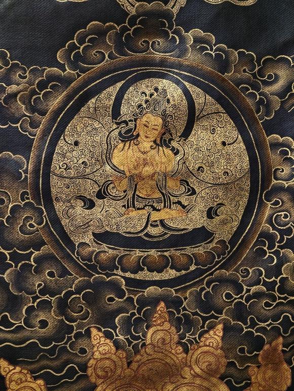 東京SAKURA拍賣(mài)（東京櫻花拍賣(mài)）十八世紀(jì) 黑地描金珍珠堆繡寶冠釋迦牟尼唐卡