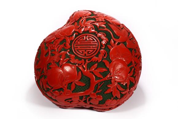吉本株式會社清代剔紅壽桃型點心盒