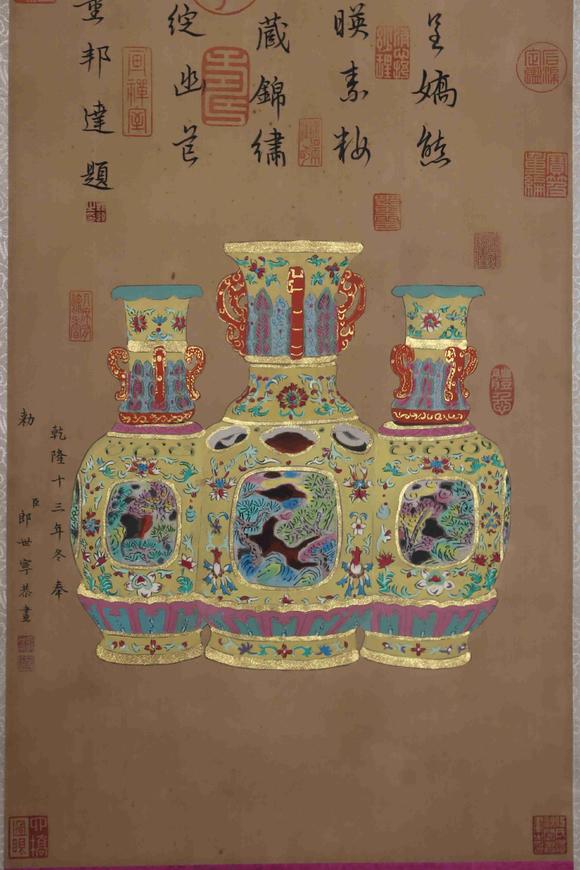日本松町古美大清乾隆款 黃地洋彩暗刻爬花狩
獵圖鏤空三元轉(zhuǎn)心瓶