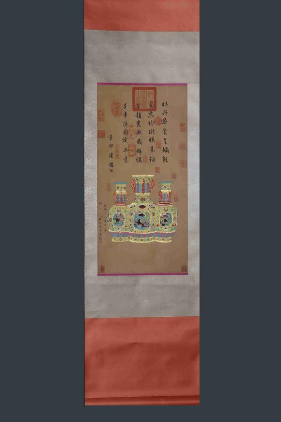 日本松町古美大清乾隆款 黃地洋彩暗刻爬花狩
獵圖鏤空三元轉(zhuǎn)心瓶