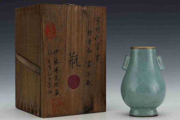 日本松町古美宋官窯粉青釉
貫耳瓶