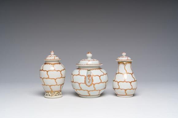 Coronari Auctions BVAn extensive Chinese partly gilt 'butterfly' tea set, Qianlong