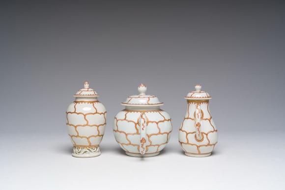 Coronari Auctions BVAn extensive Chinese partly gilt 'butterfly' tea set, Qianlong