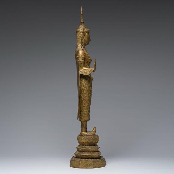 Coronari Auctions BVA Thai gilt bronze figure of a standing Buddha, Rattanakosin, 19th C.