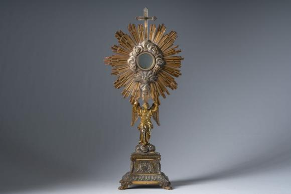 Coronari Auctions BVA French gilt silver monstrance with an angel crowned with a radiant cloud, maker's mark Hippolyte-Francois Bertrand-Paraud, 950/000, 19th C.