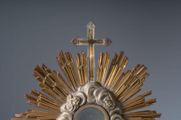 Coronari Auctions BVA French gilt silver monstrance with an angel crowned with a radiant cloud, maker's mark Hippolyte-Francois Bertrand-Paraud, 950/000, 19th C.