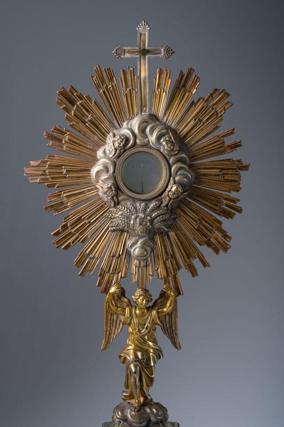 Coronari Auctions BVA French gilt silver monstrance with an angel crowned with a radiant cloud, maker's mark Hippolyte-Francois Bertrand-Paraud, 950/000, 19th C.