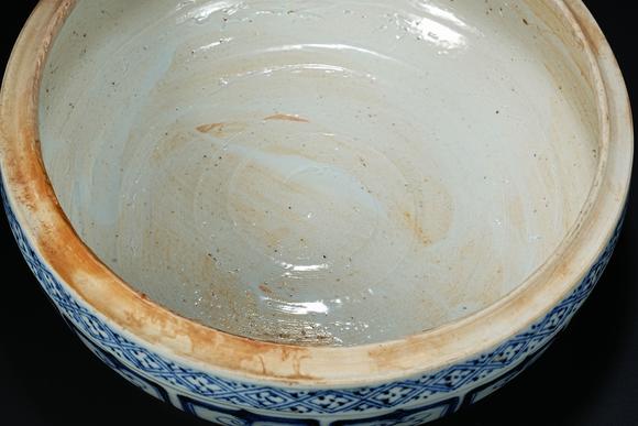 JUBAO HALL AUCTION HOUSE INCPre-Ming Dynasty Underglaze Blue Dragon Pattern Covered Box