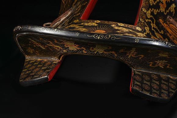 JUBAO HALL AUCTION HOUSE INCQing Dynasty Lacquered Saddle with Sea Wave and Dragon Motifs