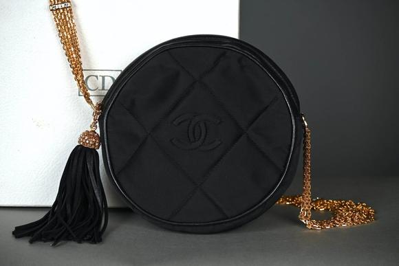 Loeckx AuctioneersEvening bag from Chanel \'circle bag in satin\'…