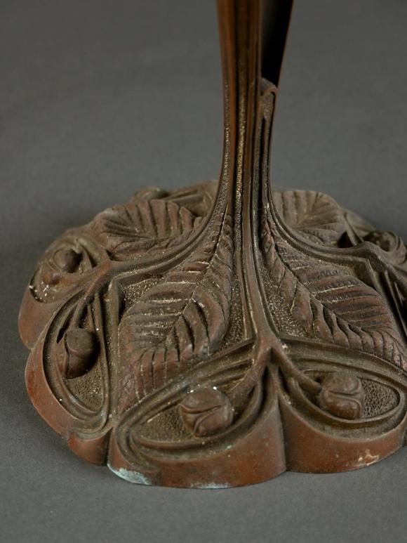Loeckx AuctioneersGeorges Leleu 1905: Art Nouveau table lamp in bron…