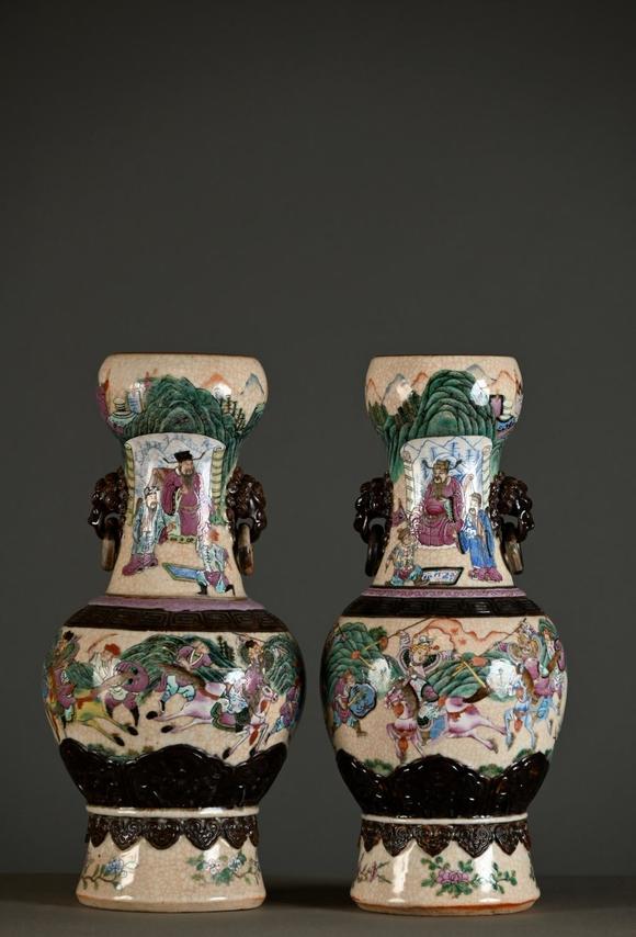 Loeckx AuctioneersAn assembled pair of Nanking famille rose porcelai…