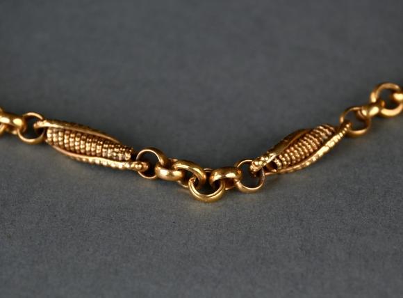 Loeckx AuctioneersA necklace in yellow gold (no hallmarks)…