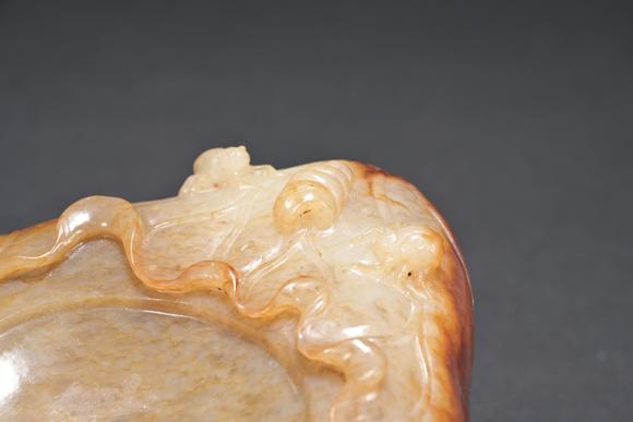 三杉美術(shù)籽玉硯臺(tái)
