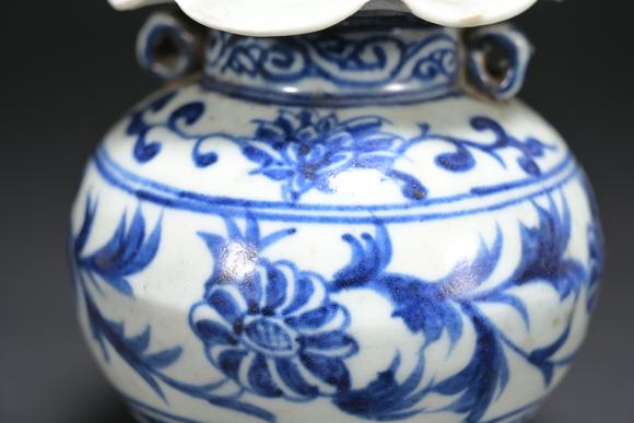 三杉美術(shù)青花花卉紋盤(pán)口小罐