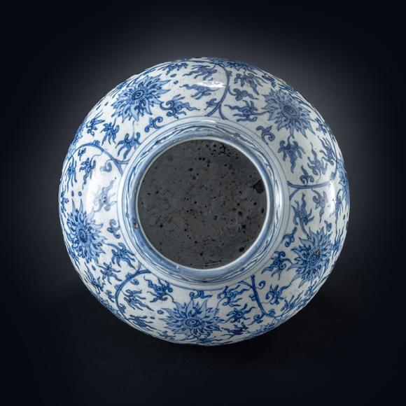 三杉美術(shù)青花纏枝蓮紋罐