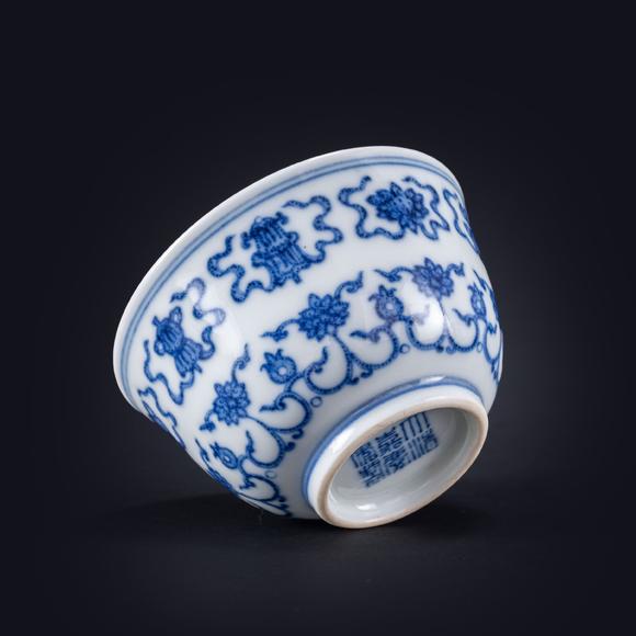 三杉美術(shù)清 青花八吉祥紋小杯