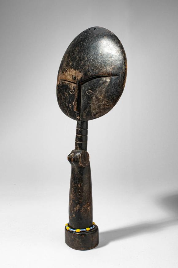 Apollo Art AuctionsCa. late 19th - early 20th century AD. >
An Ashanti doll carved in wood with a large disc-shaped