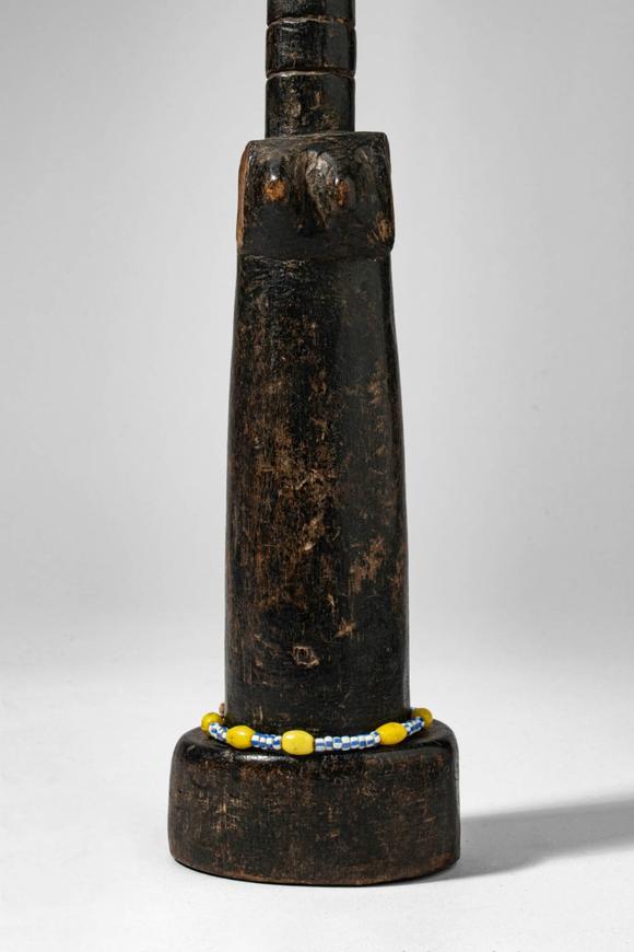 Apollo Art AuctionsCa. late 19th - early 20th century AD. >
An Ashanti doll carved in wood with a large disc-shaped