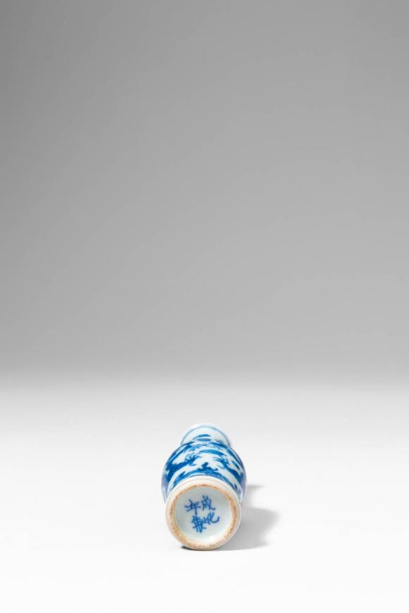 Apollo Art AuctionsQing Dynasty, Ca. AD 1644 - 1912. >
A porcelain snuff bottle of baluster form, rising from a neat
