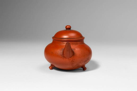 Apollo Art AuctionsCa. 20th century AD. >A Yixing teapot of rounded, compressed globular form, raised on three small
