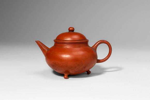 Apollo Art AuctionsCa. 20th century AD. >A Yixing teapot of rounded, compressed globular form, raised on three small
