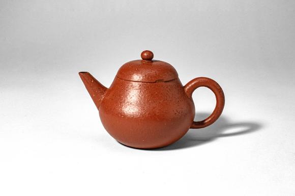 Apollo Art AuctionsQing Dynasty, Ca. AD 1644 - 1912. >
A teapot of rounded, compressed globular form, raised on a sh