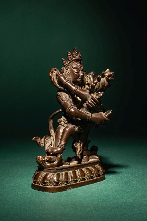 Apollo Art AuctionsQianlong Period, Ca. AD 1736 - 1795. >
A cast Sino-Tibetan bronze group depicting Vajrasattva in