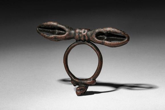 Apollo Art AuctionsDali Kingdom, Ca. 12th century AD. >
A cast bronze ring combining a vajra form with an integral r