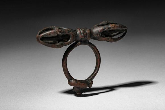 Apollo Art AuctionsDali Kingdom, Ca. 12th century AD. >
A cast bronze ring combining a vajra form with an integral r