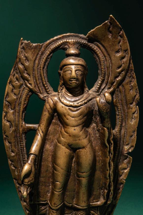 Apollo Art AuctionsCa. 10th - 11th century AD. >
A finely cast bronze figure of Buddha Shakyamuni standing in a fron