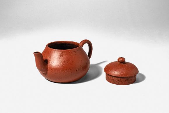 Apollo Art AuctionsQing Dynasty, Ca. AD 1644 - 1912. >
A teapot of the classic Junde form, the rounded body rising g