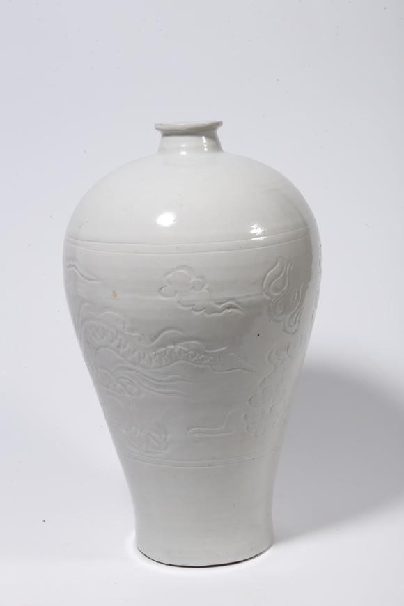 千葉大和定窯雲(yún)龍紋梅瓶