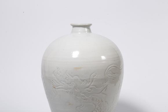 千葉大和定窯雲(yún)龍紋梅瓶