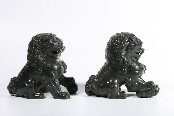 千葉大和和田碧玉雕獅形擺件（一對）