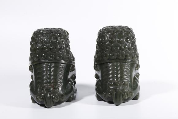 千葉大和和田碧玉雕獅形擺件（一對）