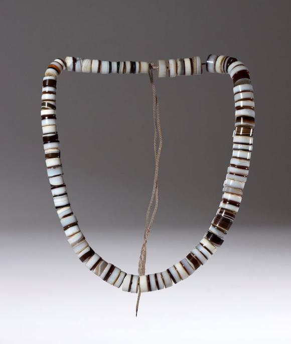 Bertolami Fine ArtA necklace of discoid zoned agate beads. China, 19th century.