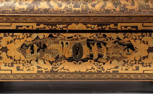 Bertolami Fine ArtA rare octagonal Canton game box in lacquered and gilded wood. China, Qing Dynasty (1644–1912), circa 1860.