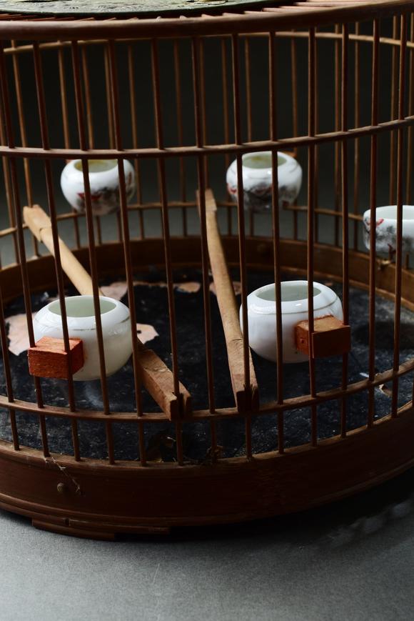 北京寶蘊創(chuàng)匯期 獅子紋圓形鳥籠配鳥食罐