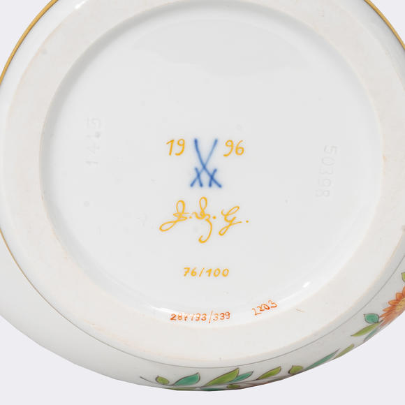 Auktionshaus StahlPair of flute vases with chinoiseries in H?roldt style.