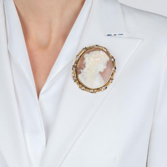 Auktionshaus StahlVery fine Cameo Brooch 'Bacchantin'.
