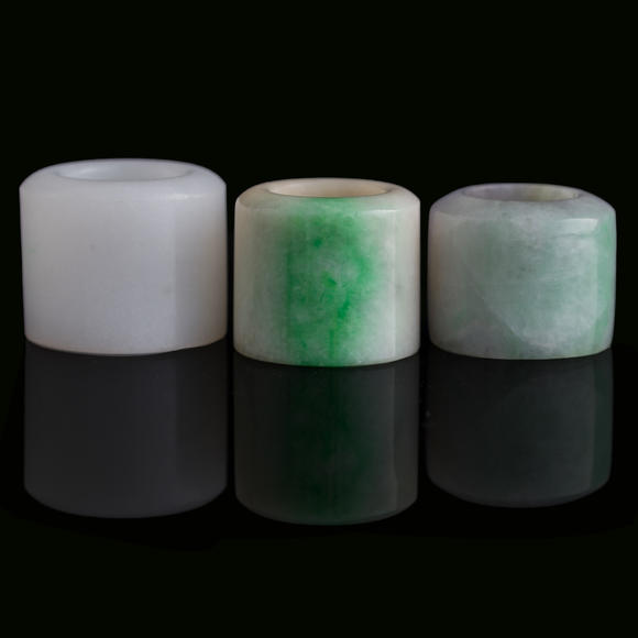 Oakridge Auction Gallery清代 翡翠扳指三個  Three Chinese jadeite archer's rings